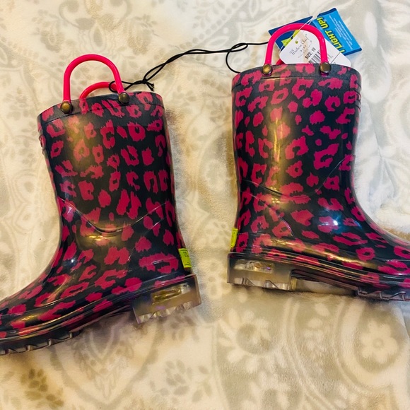 Western Chief Kids Girls Wild Cat Lighted RainBoot - Picture 4 of 5